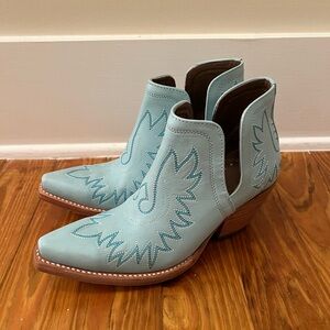 Ariat Women’s Dixon Western Booties Ankle High Color: Tiffany (Light Blue) Size7